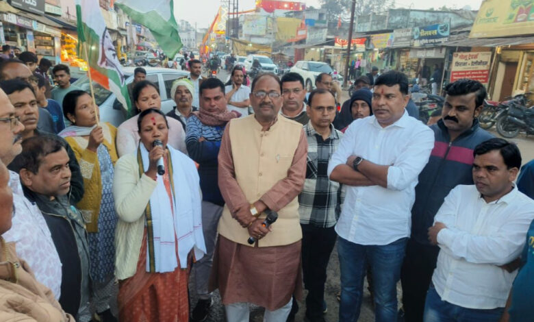 ज़मीन गाइडलाइन में बेतहाशा बढ़ोतरी के विरोध में पेंड्रा में मुख्यमंत्री का पुतला दहन सरकार तुगलकी फरमान वापस ले अन्यथा बड़ा आंदोलन – गजमती