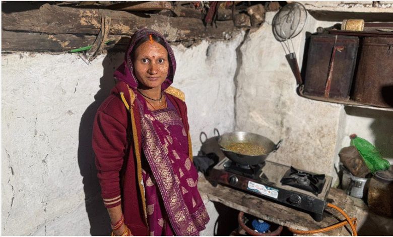 स्वच्छ रसोई, स्वस्थ परिवार: प्रधानमंत्री उज्ज्वला योजना का असर : मुंगेली के पूनम और बबीता को मिला गैस कनेक्शन, धुएँ से मिली मुक्ति…. स्वच्छ रसोई, स्वस्थ परिवार: प्रधानमंत्री उज्ज्वला योजना का असर : मुंगेली के पूनम और बबीता को मिला गैस कनेक्शन, धुएँ से मिली मुक्ति….