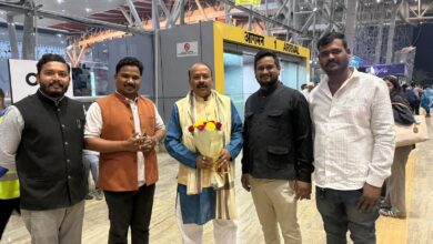 रायपुर एयरपोर्ट पर डॉ. राकेश मिश्र का भव्य स्वागत, छत्तीसगढ़ में बॉक्सिंग के विकास पर हुआ संवाद रायपुर एयरपोर्ट पर डॉ. राकेश मिश्र का भव्य स्वागत, छत्तीसगढ़ में बॉक्सिंग के विकास पर हुआ संवाद